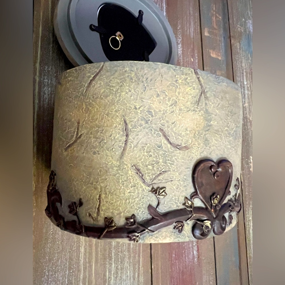 Vintage Gothic Jewelry Box and Decor - Picture 8 of 8